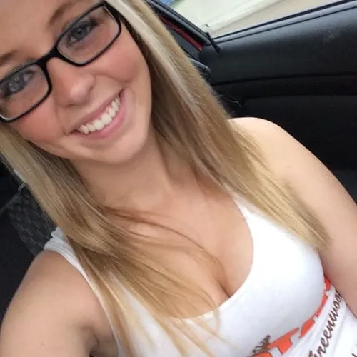 Mina, 23 anni — incontri sesso a Circoiscrizione IV