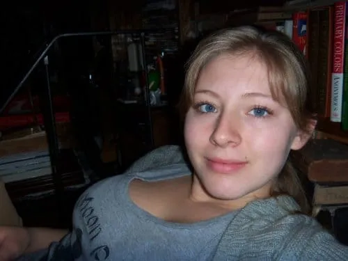 Margot, 19 anni — incontri sesso a Bologna