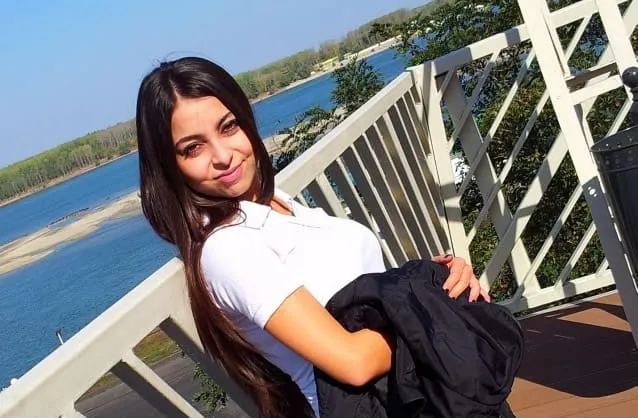 Lucia, 20 anni — incontri sesso a Napoli